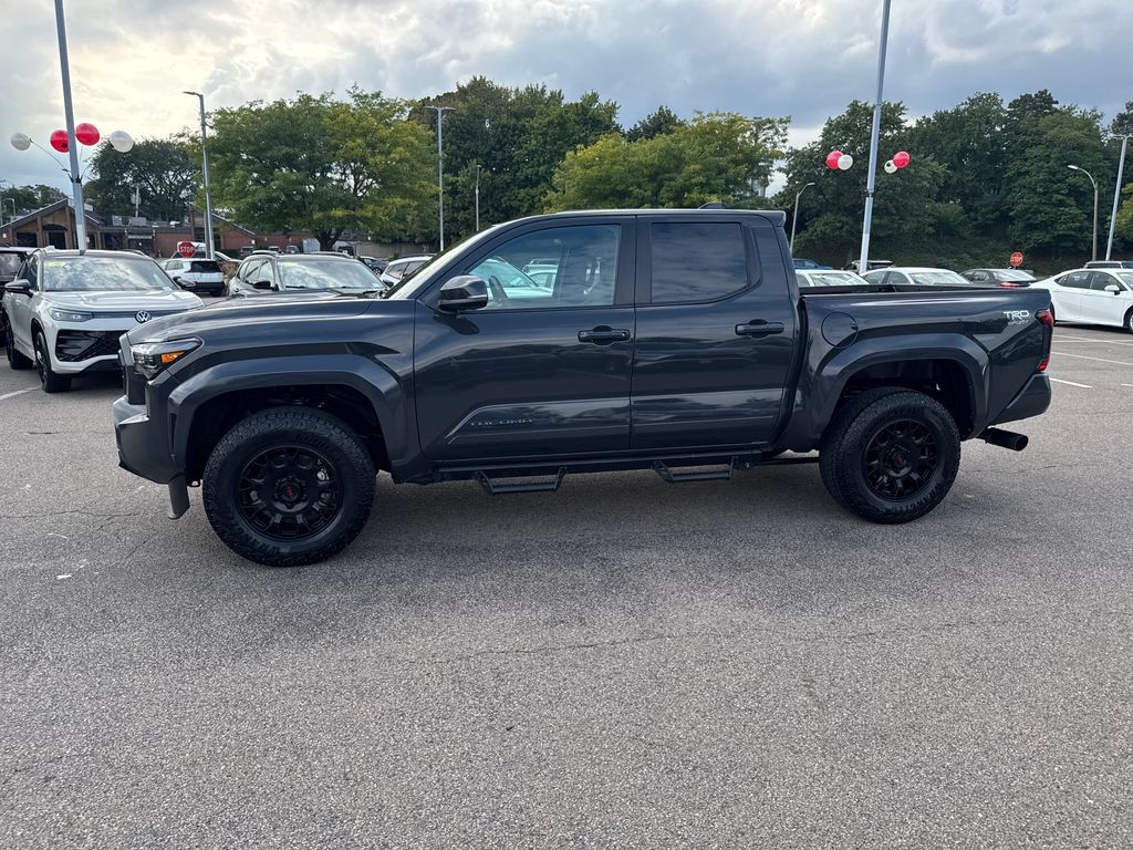 Used 2026 Toyota Tacoma TRD Sport w/ TRD Sport Upgrade Package AWD/4WD image 4