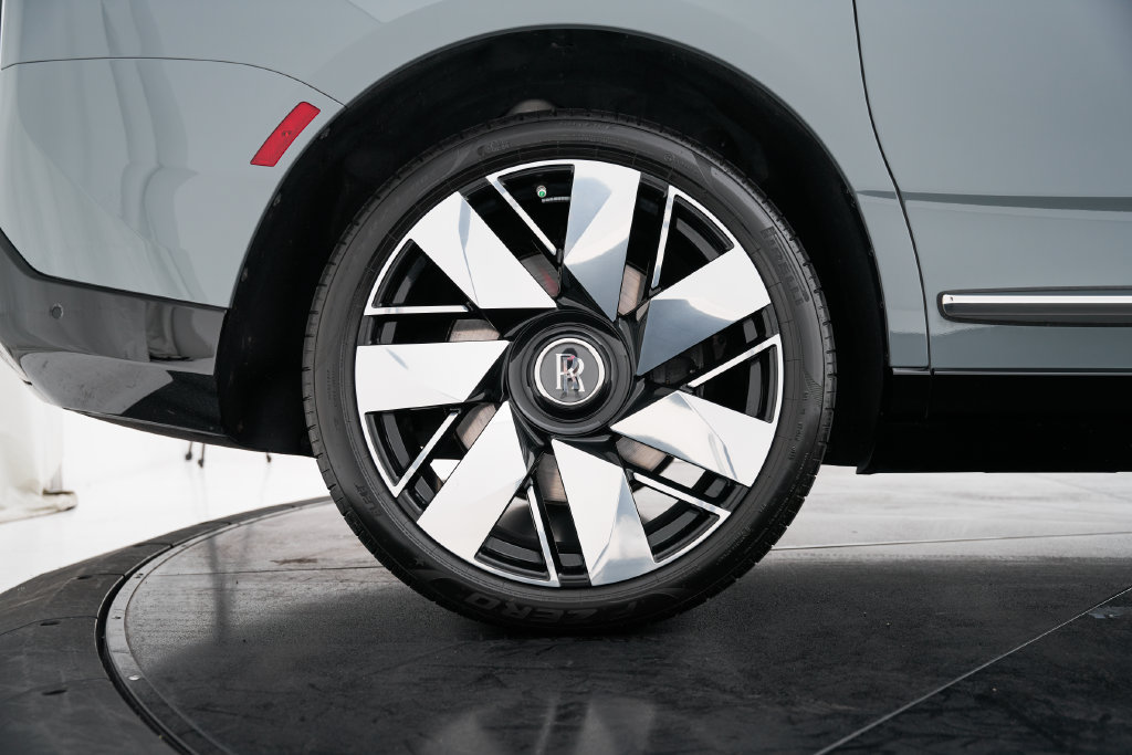 Used 2025 Rolls-Royce Cullinan AWD/4WD image 34
