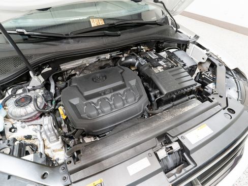 Used 2023 Volkswagen Tiguan SE R-Line image 33