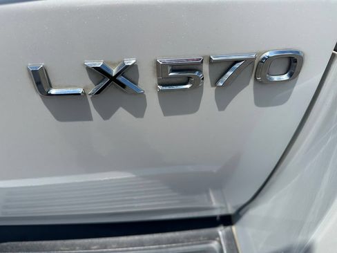 Used 2020 Lexus LX 570 4WD w/ Luxury Package image 10