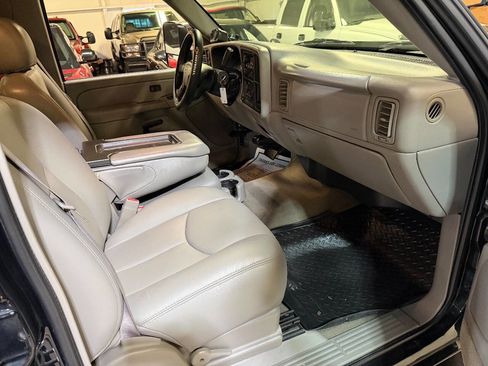 Used 2005 Chevrolet Silverado 2500 LS w/ Heavy-Duty Power Package image 10