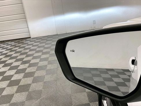 Used 2023 GMC Terrain SLT w/ Tech Package image 28