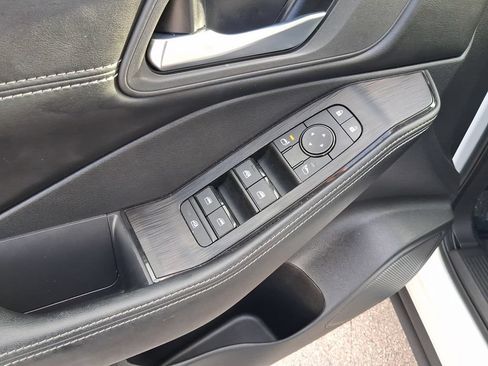 Certified 2025 Nissan Rogue SV w/ SV Premium Package FWD image 17