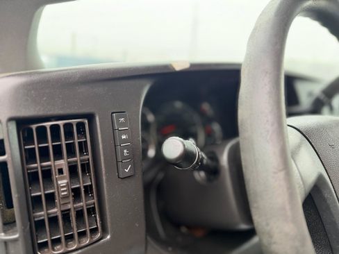 Used 2020 Chevrolet Express 3500 RWD image 21