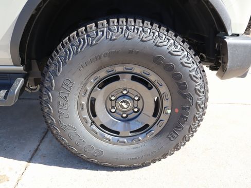 New 2025 Ford Bronco Outer Banks w/ Sasquatch Package image 19