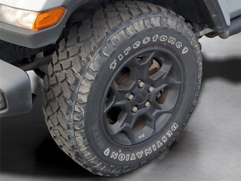 Used 2023 Jeep Gladiator Willys image 12