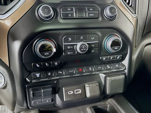 Used 2023 Chevrolet Silverado 3500 High Country w/ Z71 Off-Road Package AWD/4WD image 22