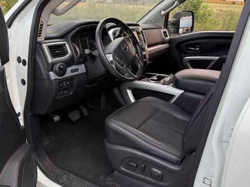 Used 2017 Nissan Titan PRO-4X AWD/4WD image 3