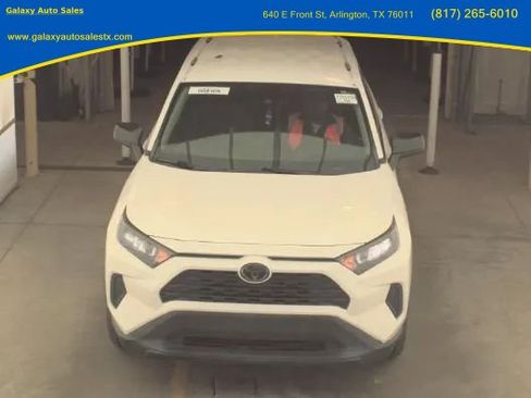 Used 2020 Toyota RAV4 LE FWD image 2