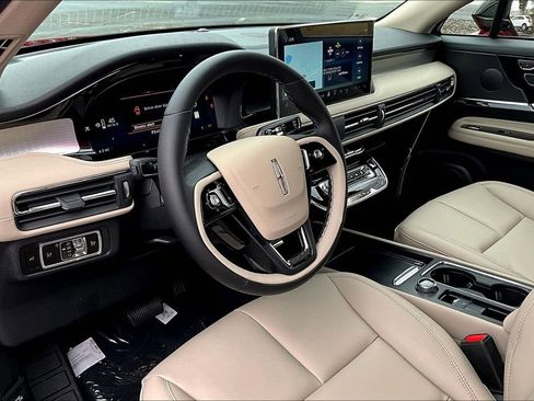 New 2026 Lincoln Corsair Premiere image 6