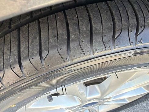 Used 2017 Ford Fusion SE FWD image 7