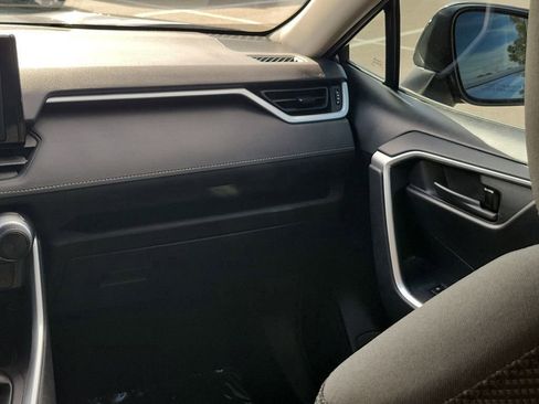 Used 2021 Toyota RAV4 LE image 18