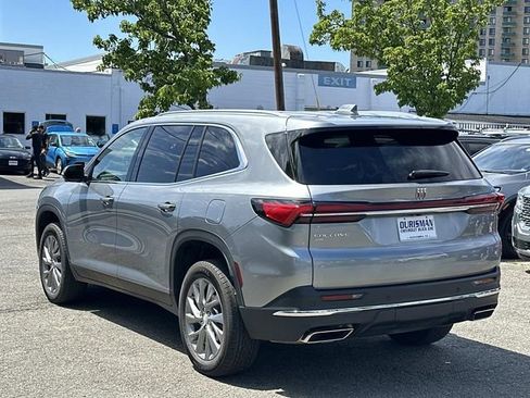 Used 2025 Buick Enclave Preferred AWD/4WD image 4