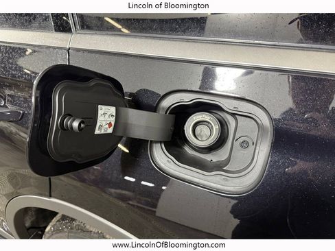 Certified 2022 Lincoln Aviator Reserve w/ Equipment Group 201A image 16