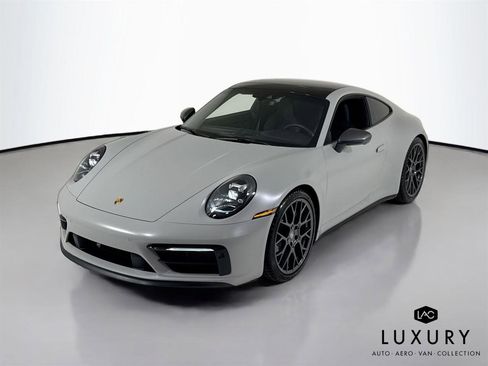 Used 2024 Porsche 911 Carrera T image 4