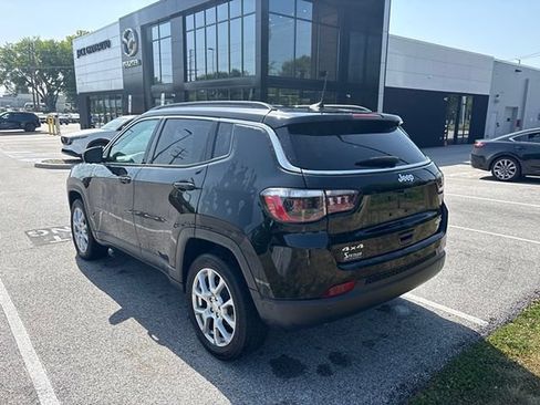 Used 2023 Jeep Compass Latitude AWD/4WD image 8