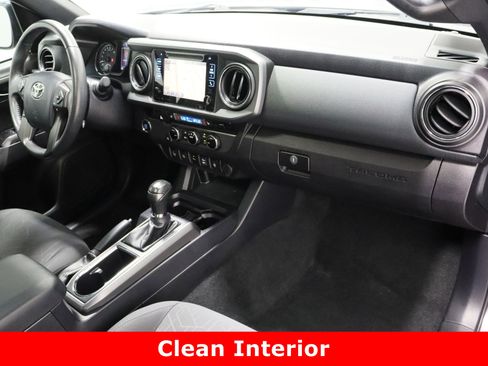 Used 2017 Toyota Tacoma TRD Off-Road image 37