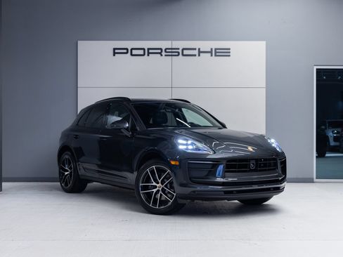 Certified 2026 Porsche Macan AWD/4WD image 9