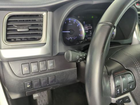 Used 2019 Toyota Highlander Plus image 21