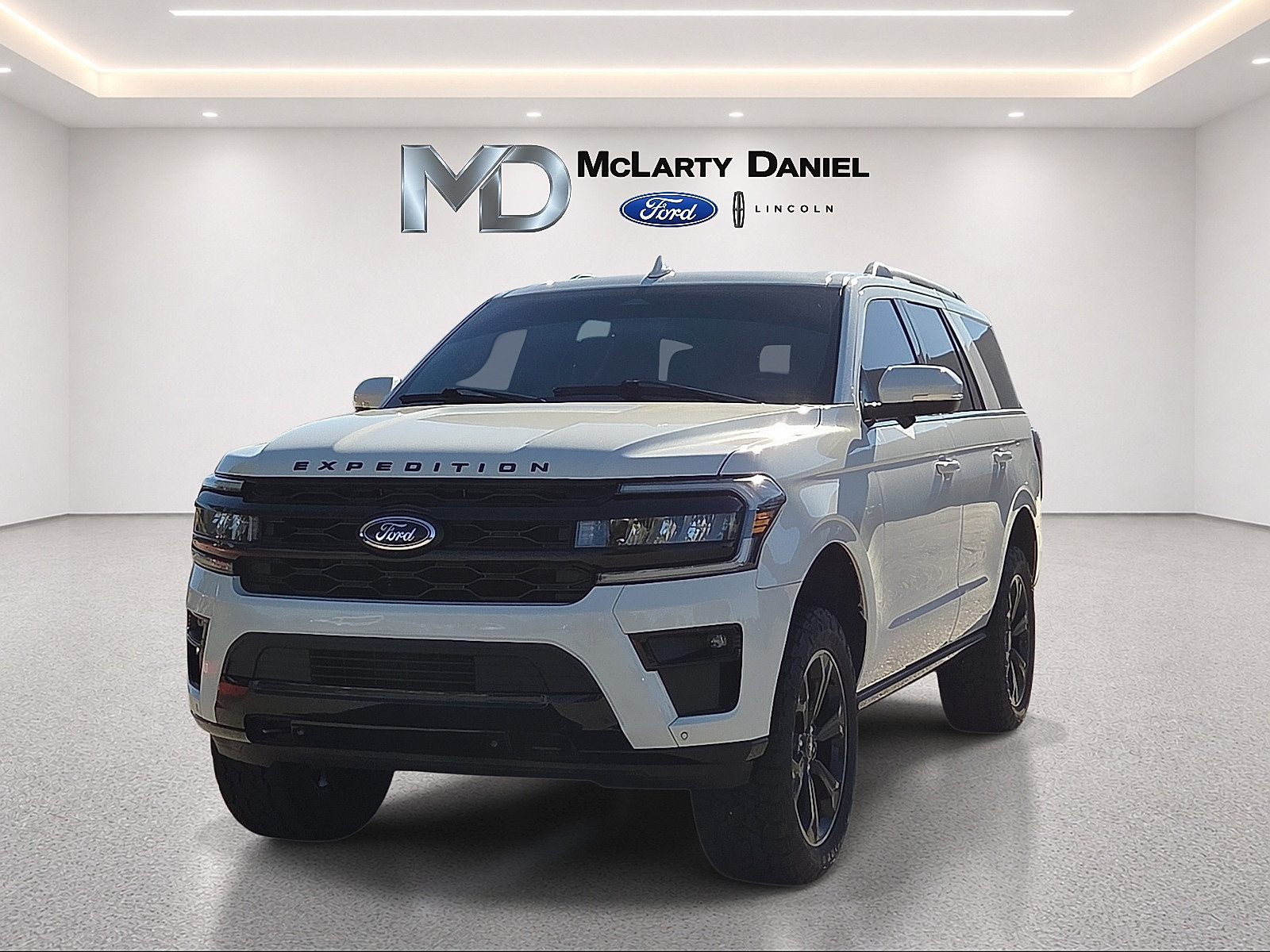 Used 2023 Ford Expedition Limited AWD/4WD image 2