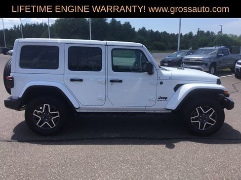 Used 2026 Jeep Wrangler Unlimited Sahara AWD/4WD image 11