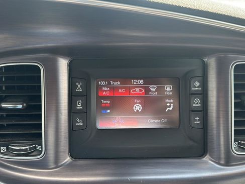 Used 2015 Dodge Charger SE w/ Power Sunroof Group AWD/4WD image 17