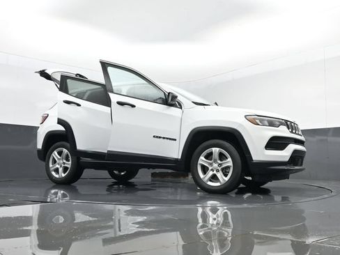 Used 2023 Jeep Compass Sport AWD/4WD image 30