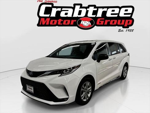 Certified 2021 Toyota Sienna XSE AWD/4WD image 1
