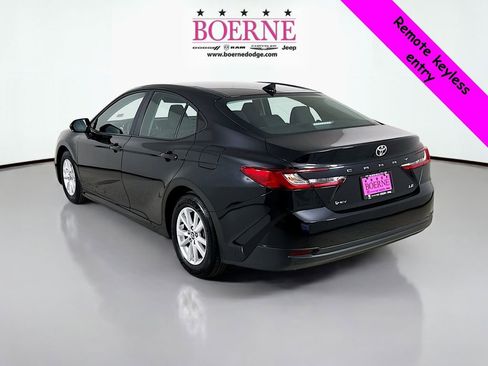 Used 2025 Toyota Camry LE image 5