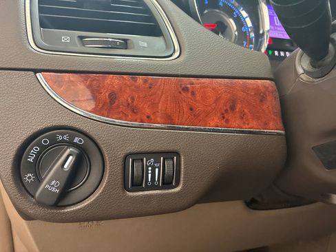 Used 2016 Chrysler Town & Country Touring w/ Driver Convenience Group FWD image 22