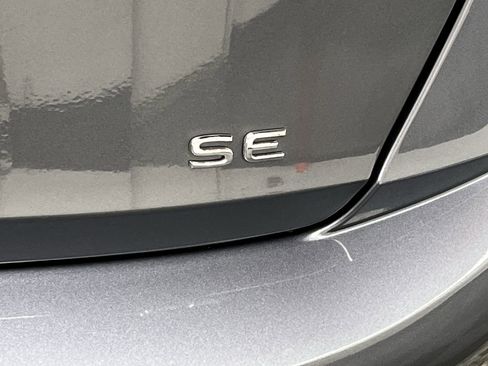 Used 2023 Volkswagen Jetta SE w/ Panoramic Sunroof Package image 31