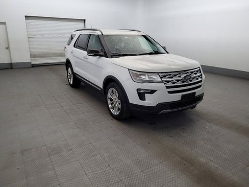 Used 2019 Ford Explorer XLT w/ Equipment Group 202A AWD/4WD image 13