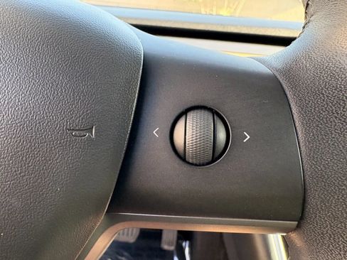 Used 2020 Tesla Model Y Long Range AWD/4WD image 16