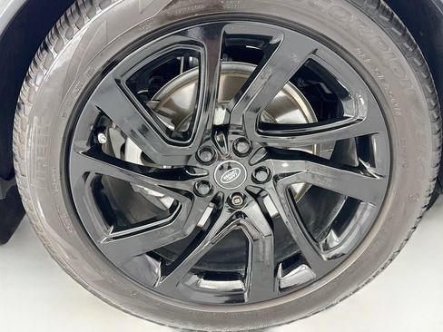 Used 2025 Land Rover Discovery S AWD/4WD image 32