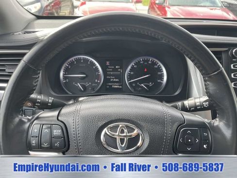Used 2017 Toyota Highlander XLE AWD/4WD image 28