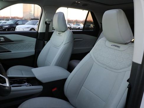 Used 2025 Ford Explorer Platinum w/ LUX Leather Package image 19