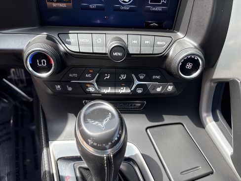 Used 2019 Chevrolet Corvette Stingray Coupe RWD image 19
