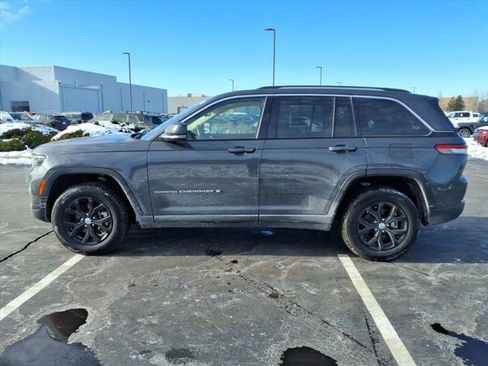 Used 2022 Jeep Grand Cherokee Limited image 4