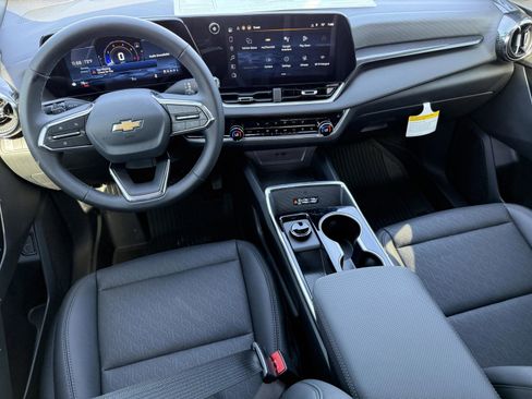 New 2026 Chevrolet Equinox LT w/ Convenience Package II FWD image 38