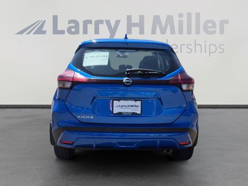 Used 2024 Nissan Kicks S w/ Interior Electronics Package FWD image 4