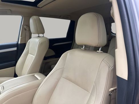 Used 2019 Toyota Highlander XLE image 27