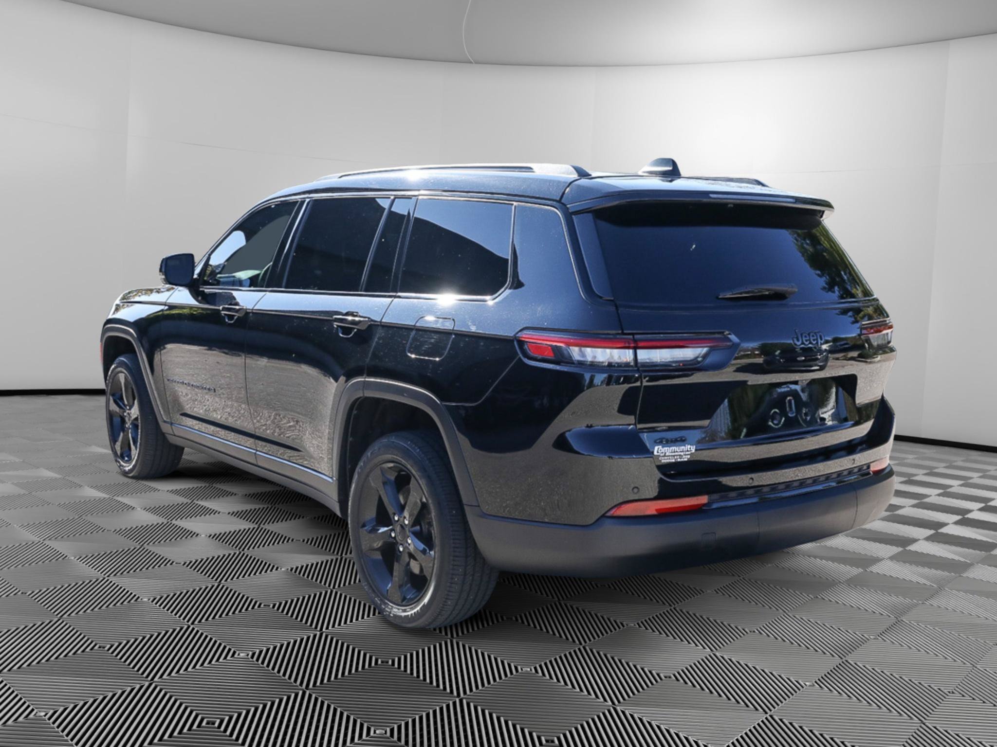 Used 2023 Jeep Grand Cherokee L Laredo AWD/4WD image 5
