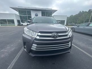 Used 2018 Toyota Highlander XLE FWD video 1