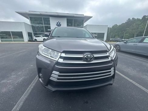Used 2018 Toyota Highlander XLE FWD image 1