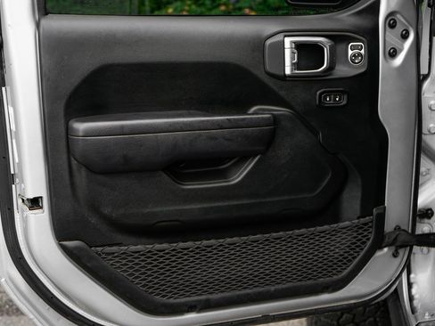 Used 2024 Jeep Gladiator Rubicon w/ Convenience Group image 15