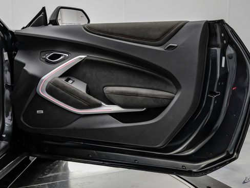 Used 2018 Chevrolet Camaro ZL1 RWD image 88