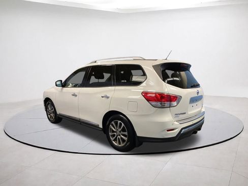 Used 2015 Nissan Pathfinder SL w/ SL Tech Package AWD/4WD image 4