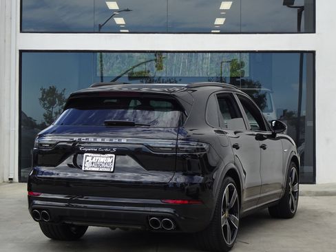 Used 2023 Porsche Cayenne Turbo S AWD/4WD image 8