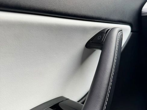 Used 2020 Tesla Model Y Long Range image 29