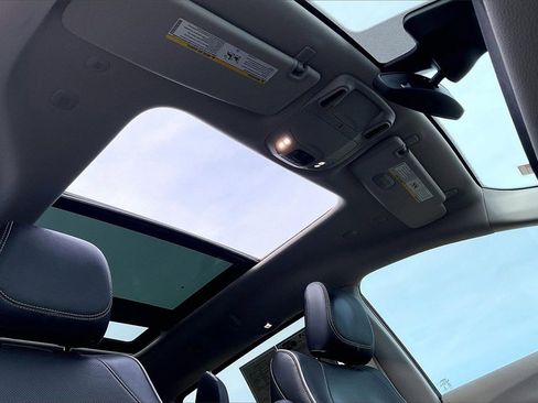 Used 2023 Chrysler Pacifica Limited image 22